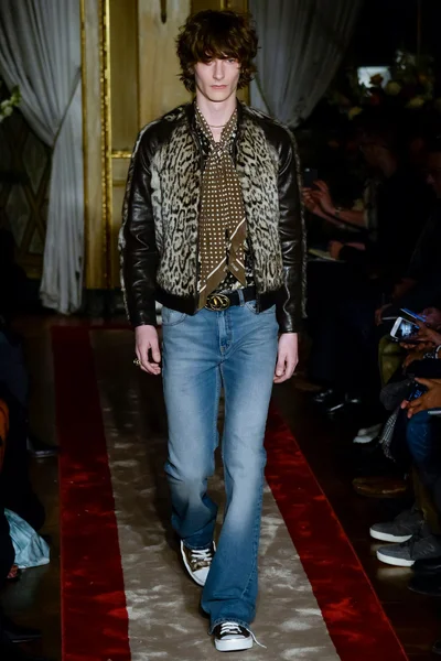 Look 15